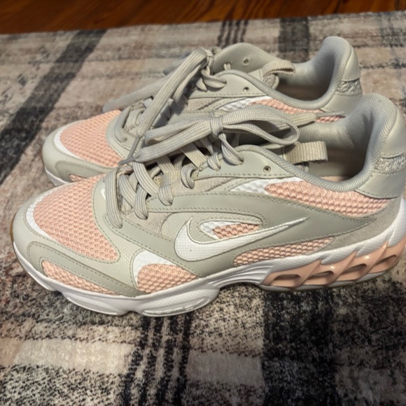 Nike Zoom Air Fire
Light Bone Pale Coral (Women's) - Picture 2 of 7